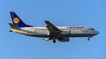 Landende Lufthansa Boeing 737-300. van Jaap van den Berg