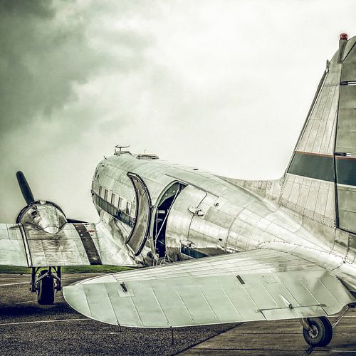 Douglas DC-3 propeller vliegtuig met vintage retro look