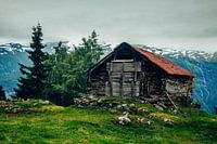 Oude schuur in de buurt van Aurland, Noorwegen