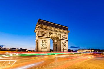 Traffic round Arc de Triomphe in Paris at night by Werner Dieterich