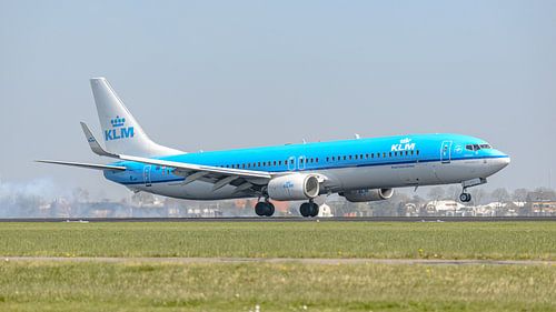 KLM Boeing 737-900 passagiersvliegtuig. van Jaap van den Berg