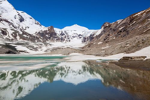 Le Johannisberg se reflète dans le Sandersee