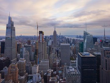 Skyline New York City - Empire State Building (U.S.A.) van Marcel Kerdijk