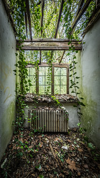 Verwahrlostes Zimmer in verlassener Villa