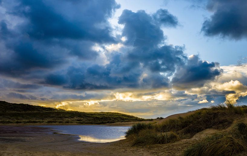 Duinen van Texel bij zonsondergang van Ricardo Bouman