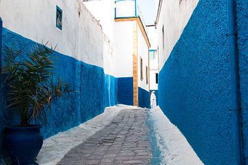 Vrouwelijke passant, Rabat, Marokko van Jeroen Knippenberg