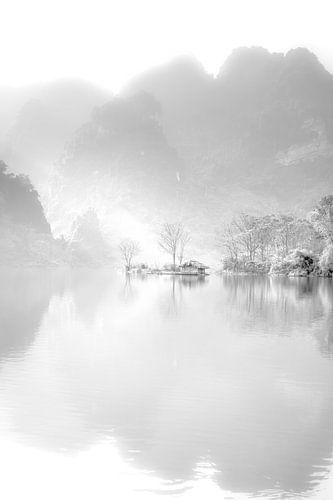 High Key Minimalistisch Meer met Weerspiegeling