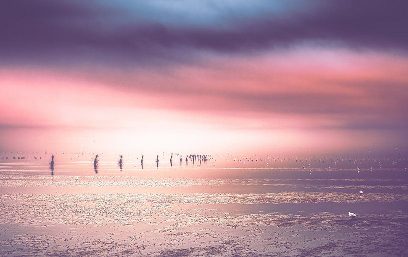 Plage de Cuxhaven sur la côte allemande de la mer du Nord.  Photo à marée basse avec la balise et le par Jakob Baranowski - Photography - Video - Photoshop