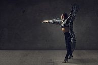 Tanz mit schwarz und weiß von Arjen Roos Miniaturansicht
