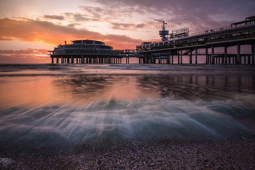 Sonnenuntergang Scheveningen Pier von Edwin Mooijaart