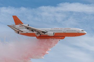 Blusdemonstratie McDonnell Douglas DC-10 Air Tanker. van Jaap van den Berg