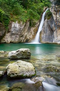 Wasserfall im Wald von Mark Bolijn