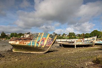 HDR urbex Cimetiere a bateaux Schiffsfriedhof in Quelmer in der Bretagne von W J Kok