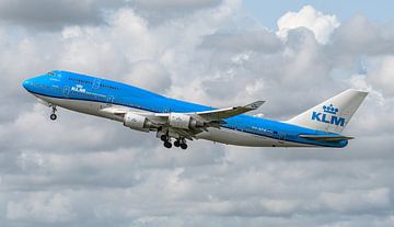 Take-off KLM Boeing 747-400 City of Shanghai.