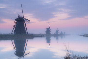 Digue pour enfants dans le brouillard sur Sasja van der Grinten