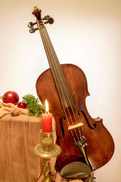 Geige zu Weihnacht mit Kerze von Hans-Jürgen Janda