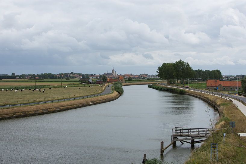 In the polders: the Yzer river and Diksmuide by Manuel Declerck