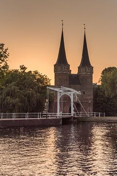 Delft - Oostpoort bij zonsondergang van Erik van 't Hof