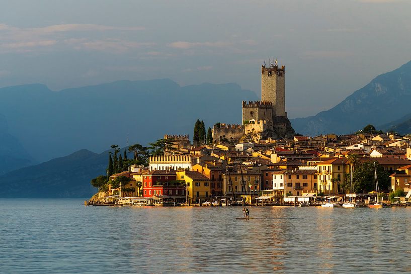Château Scaliger sur le lac de Garde à Malcesine au coucher du soleil par Daniel Pahmeier