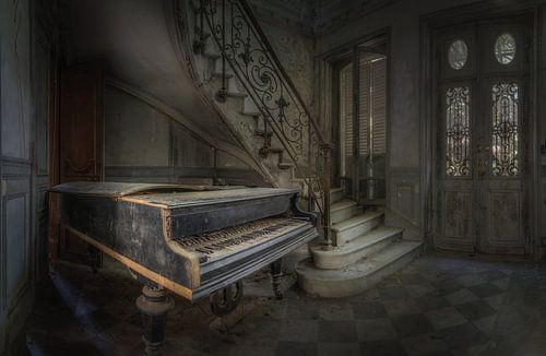 Wait for the pianist!