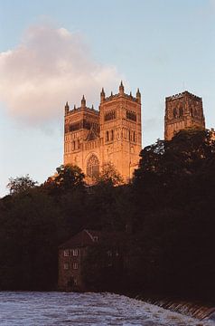 Zonsondergang op de kathedraal van Durham van Yne Persyn