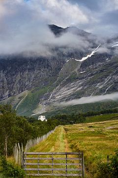 Een eenzame hoeve in Norangsdalen, Noorwegen van qtx