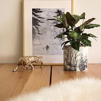 Klantfoto: Het avontuur tegemoet (zwart wit aquarel schilderij landschap kano natuur mancave grijs varen man ) van Natalie Bruns, als fotoprint