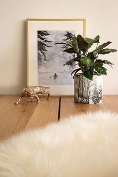 Klantfoto: Het avontuur tegemoet (zwart wit aquarel schilderij landschap kano natuur mancave grijs varen man ) van Natalie Bruns