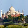 Taj Mahal met Yamuna op de voorgrond van Jan Schuler