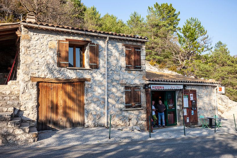 Straatbeeld in de Provence in Frankrijk von Rosanne Langenberg