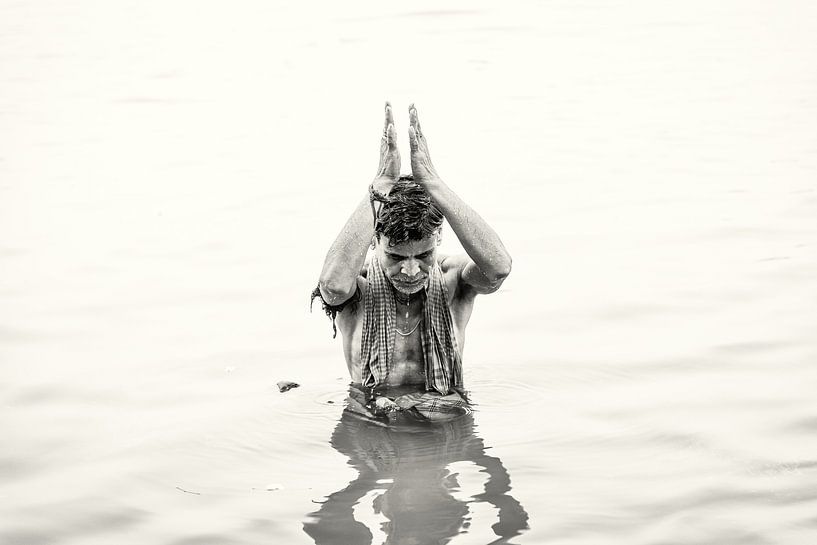 Homme se baignant dans le Gange Kolkata par Marco Rutten