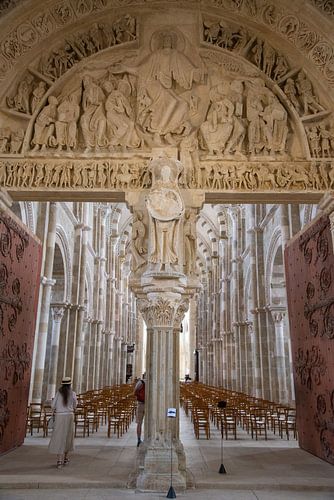 Innenraum der Basilika in Vezelay, Frankreich von Jan Fritz