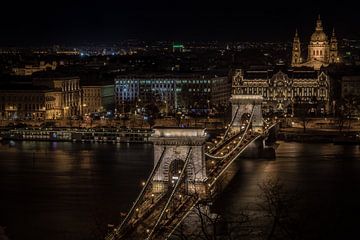 Chain Bridge Budapest van Mario Calma