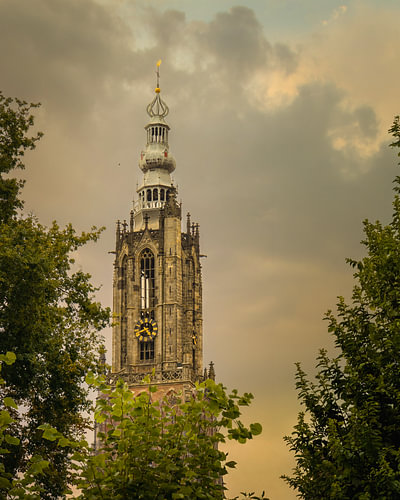 Onze Lieve Vrouwetoren Amersfoort in Dramatisch Avondlicht