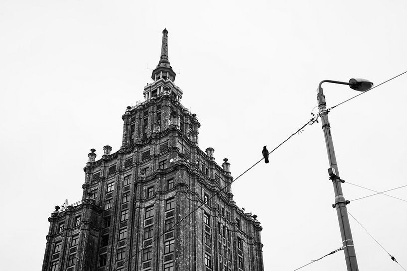 A soviet buidling and a bird by Niels Eric Fotografie