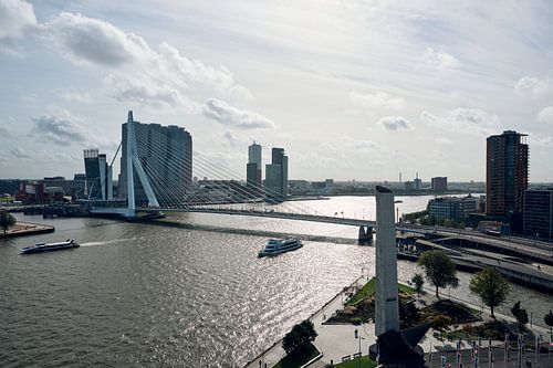 Uitzicht naar de Nieuwe Maas in Rotterdam