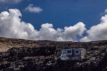 Einsames Haus an der Küste von Lanzarote von Dennis Eckert