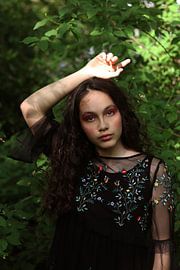 Mädchen im Grünen von Iris Kelly Kuntkes