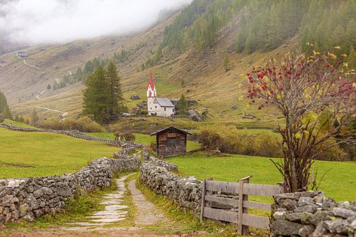 Kruisweg naar de kerk van de Heilige Geest in Kasern, Ahrntal, Zuid-Tirol