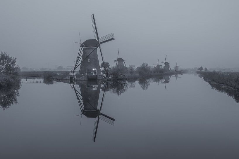 Les moulins de Kinderdijk en noir et blanc - 2 par Tux Photography