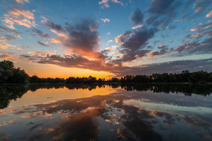 Reflektierendes Wasser von Frank Bosman