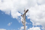 Holzkreuz mit gekreuzigtem Christus in Seceda Dolomiten von Leanne lovink Miniaturansicht