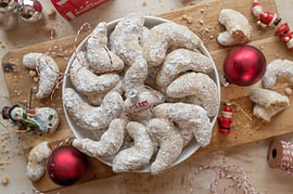 Handgemachte Vanillekipferl im Advent – Frisch gemahlene Haselnüsse von Authentic Food Stories