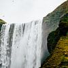 Skógafoss waterval IJsland - close-up van Suzanne Spijkers