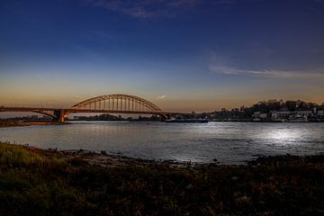 Waal bridge Nijmegen sunset by wsetten