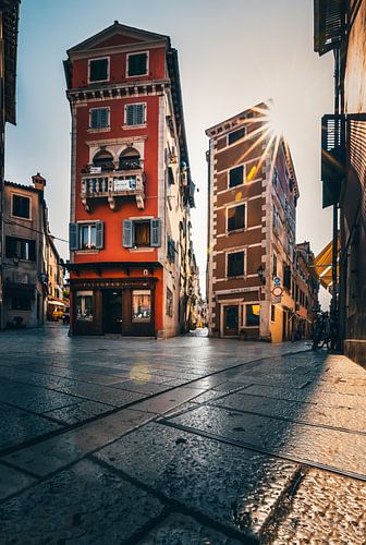 Huizen van een straatoversteekplaats in Rovinj istrië Kroatië