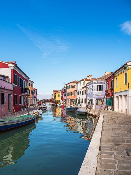 Bâtiments colorés sur l'île de Burano près de Venise, Italie par Rico Ködder