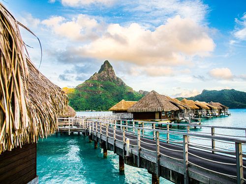 Bungalows über der Lagune auf Bora Bora
