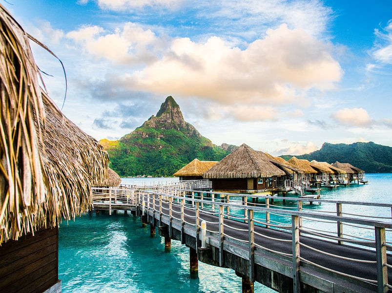 Bungalows au-dessus du lagon de Bora Bora par Ralf van de Veerdonk
