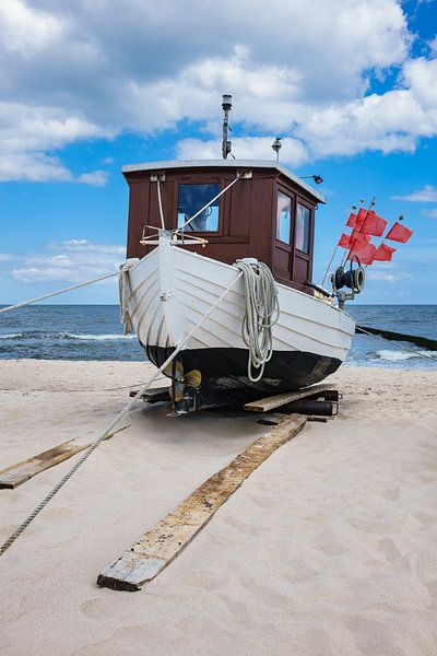 Ein Fischerboot in Koserow auf der Insel Usedom von Rico Ködder
